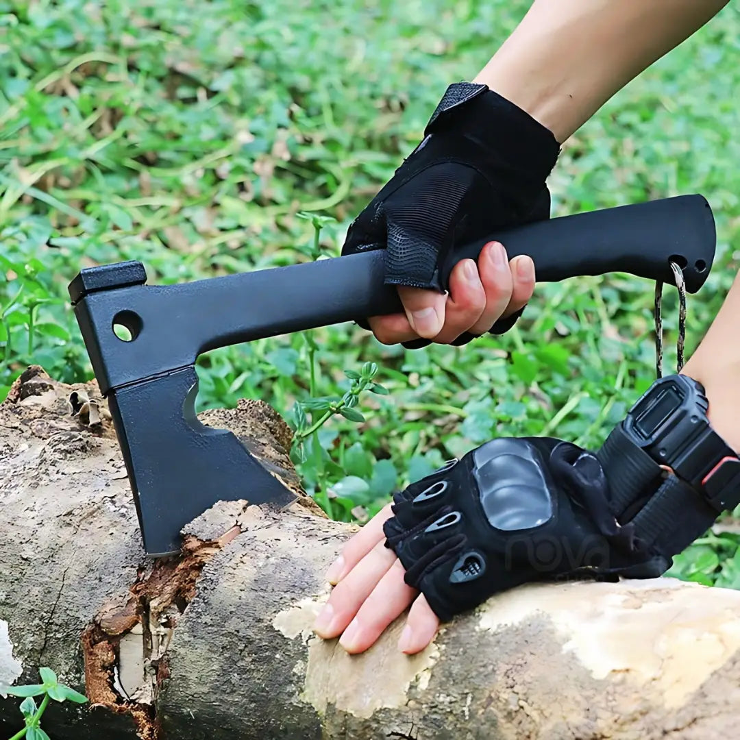 TITANMASTER® HACHA TACTICA CON ENCENDEDOR Y SILBATO 7 EN 1