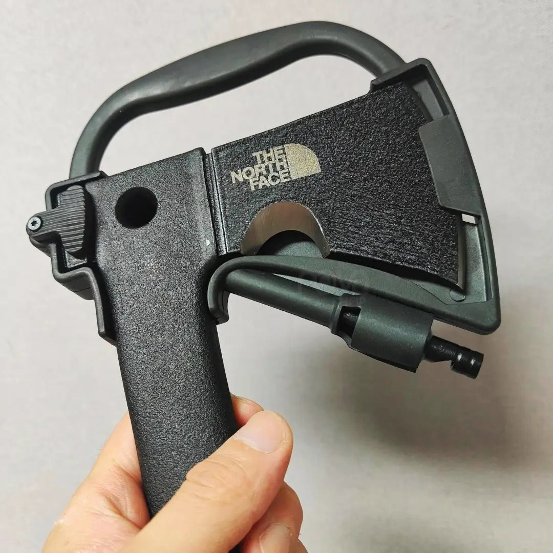 TITANMASTER® HACHA TACTICA CON ENCENDEDOR Y SILBATO 7 EN 1