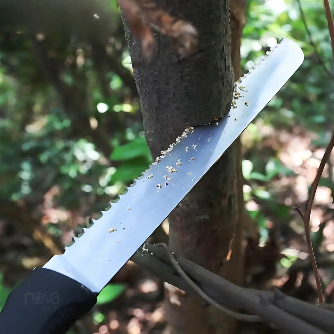 TITANMASTER® HACHA TACTICA CON ENCENDEDOR Y SILBATO 7 EN 1